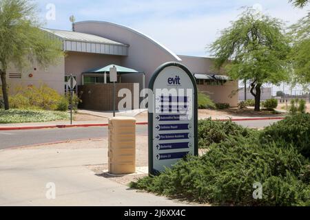 Das East Valley Institute of Technology wird vom US-Bildungsministerium als Vorbild für Karriere und technische Ausbildung anerkannt, dessen Hauptcampus hier in Mesa, Arizona, USA, am 3. Mai 2022 zu sehen ist. Der Campus erstreckt sich über 65 Hektar und umfasst 15 Gebäude, darunter die School of Health Sciences, die Academy for Cosmetic Arts, die Fire Science Academy und Adelante Healthcare. (Foto von Alexandra Buxbaum/Sipa USA) Stockfoto