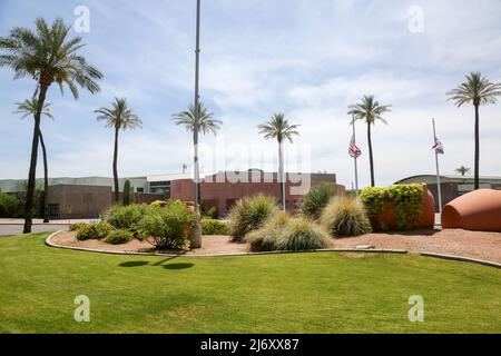Das East Valley Institute of Technology wird vom US-Bildungsministerium als Vorbild für Karriere und technische Ausbildung anerkannt, dessen Hauptcampus hier in Mesa, Arizona, USA, am 3. Mai 2022 zu sehen ist. Der Campus erstreckt sich über 65 Hektar und umfasst 15 Gebäude, darunter die School of Health Sciences, die Academy for Cosmetic Arts, die Fire Science Academy und Adelante Healthcare. (Foto von Alexandra Buxbaum/Sipa USA) Stockfoto