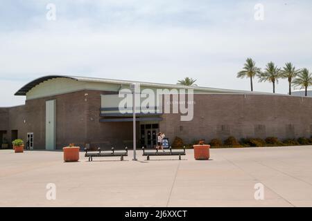 Das East Valley Institute of Technology wird vom US-Bildungsministerium als Vorbild für Karriere und technische Ausbildung anerkannt, dessen Hauptcampus hier in Mesa, Arizona, USA, am 3. Mai 2022 zu sehen ist. Der Campus erstreckt sich über 65 Hektar und umfasst 15 Gebäude, darunter die School of Health Sciences, die Academy for Cosmetic Arts, die Fire Science Academy und Adelante Healthcare. (Foto von Alexandra Buxbaum/Sipa USA) Stockfoto