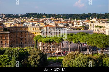 Rom, Italien - 27. Mai 2018: Panoramablick auf das historische Wohnviertel von Rom nördlich von der Engelsburg, auf der Piazza Adriana Stockfoto