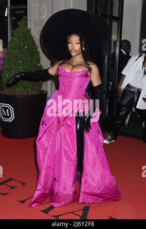 SZA bei der Abreise für Celebrity Candids - Abfahrt zur Met Gala, The Mark Hotel, New York, NY, 2. Mai 2022. Foto: Quoin Pics/Everett Collection Stockfoto