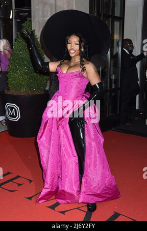 SZA bei der Abreise für Celebrity Candids - Abfahrt zur Met Gala, The Mark Hotel, New York, NY, 2. Mai 2022. Foto: Quoin Pics/Everett Collection Stockfoto