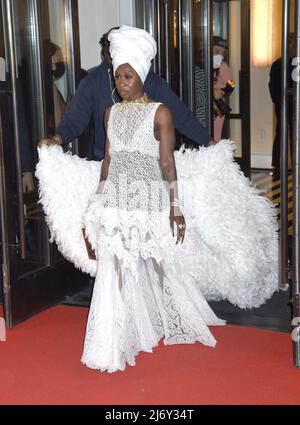 Cynthia Erivo bei der Abreise für Promi-Candids - Abfahrt zur Met Gala, The Mark Hotel, New York, NY, 2. Mai 2022. Foto: Quoin Pics/Everett Collection Stockfoto