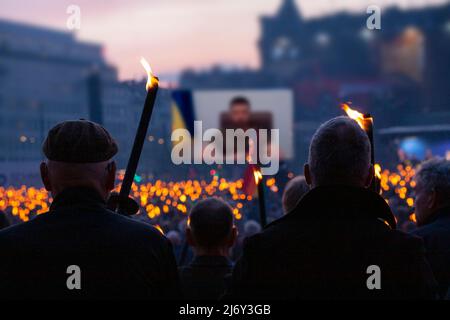 Kopenhagen, Dänemark - Mai 4. 2022. Der ukrainische Präsident Volodymyr Zelensky spricht per Übertragung auf einer großen Leinwand im Freien vor einer großen Menschenmenge von Peo Stockfoto