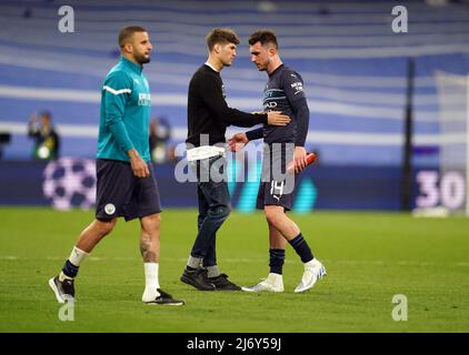 Kyle Walker, John Stones und Aymeric Laporte von Manchester City sehen nach dem UEFA Champions League-Halbfinale, dem zweiten Beinspiel im Santiago Bernabeu, Madrid, niedergeschlagen aus. Bilddatum: Mittwoch, 4. Mai 2022. Stockfoto