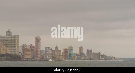 11. Januar 2016 -- Havanna, Kuba: Wellen schlagen auf dem Malecon in Havanna. (Liz Roll) Stockfoto