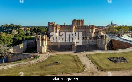 Coca-Burg (Castillo de Coca) ist eine Festung, die im 15. Jahrhundert erbaut und befindet sich in Coca, in der Provinz Segovia, Castilla y Leon, Spanien. Stockfoto