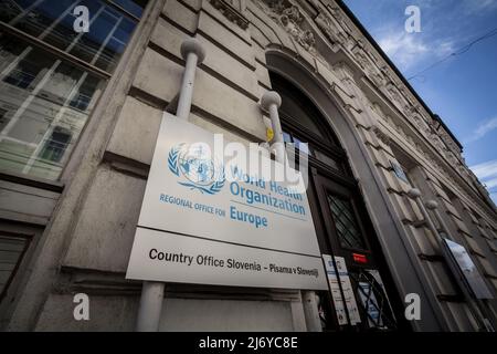 Bild eines Schildes mit dem Logo der WHO für ihr Landesbüro für Slowenien in Ljubljana. Die Weltgesundheitsorganisation ist eine spezialisierte Agentur der Th Stockfoto