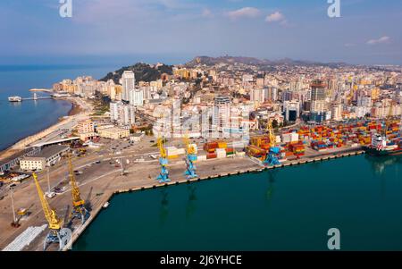 Luftaufnahme des Hafens in Durres, Albanien Stockfoto