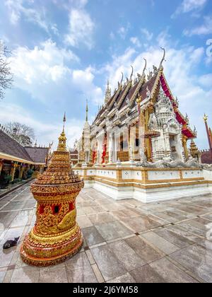 Wat Phrathat Suthon Mongkhon Khiri Tempelkomplex in Phrae, Thailand Stockfoto