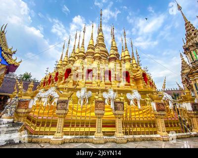 Wat Phrathat Suthon Mongkhon Khiri Tempelkomplex in Phrae, Thailand Stockfoto