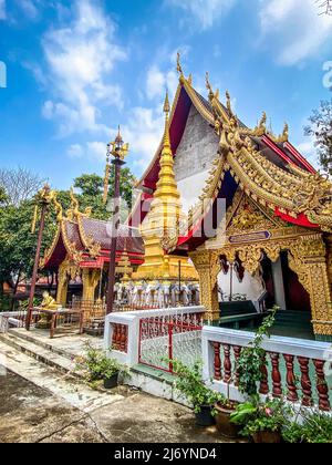 Wat Phrathat Suthon Mongkhon Khiri Tempelkomplex in Phrae, Thailand Stockfoto