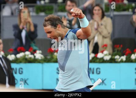 Madrid, Spanien. 04.. Mai 2022. Rafael Nadal aus Spanien während des Tennisturniers Mutua Madrid Open 2022 am 4. Mai 2022 im Caja Magica Stadion in Madrid, Spanien. Foto Laurent Lairys/ABACAPRESS.COM Quelle: Abaca Press/Alamy Live News Stockfoto