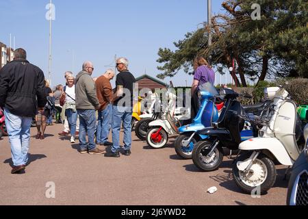 Klassischer Motorroller trifft sich in Skegness, Lincolnshire, Großbritannien Stockfoto