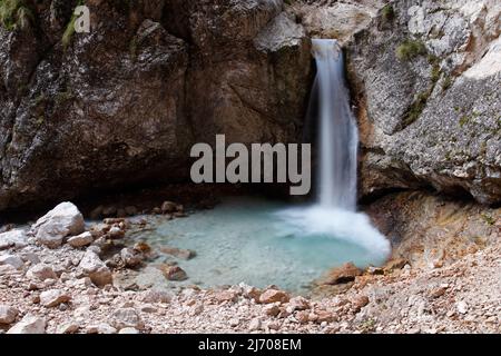 Berühmtes Wahrzeichen: Wasserfall Kozjak im Triglav Nationalpark, Slowenien Stockfoto