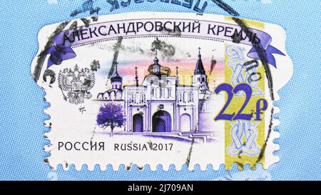 MOSKAU, RUSSLAND - 6. AUGUST 2021: Die in Russland gedruckte Briefmarke zeigt Aleksandrovsky Kreml, 6. endgültige Ausgabe der Serie der Russischen Föderation, um Stockfoto