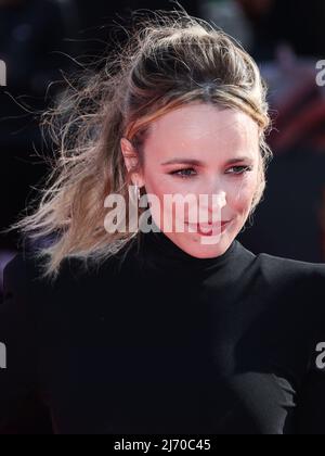SAN DIEGO, KALIFORNIEN, USA - 04. MAI: Die kanadische Schauspielerin Rachel McAdams kommt zur Weltpremiere von Paramount Picturs' 'Top Gun: Maverick', die am 4. Mai 2022 im USS Midway Museum in San Diego, Kalifornien, USA, stattfand. (Foto von Xavier Collin/Image Press Agency) Stockfoto