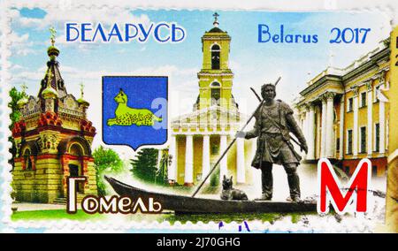 MOSKAU, RUSSLAND - 10. JUNI 2021: Die in Weißrussland gedruckte Briefmarke zeigt Gomel, Serie von Städten in Weißrussland, um 2017 Stockfoto