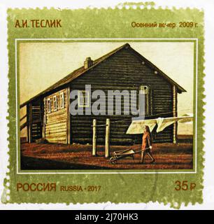 MOSKAU, RUSSLAND - 10. JUNI 2021: In Russland gedruckte Briefmarke zeigt Herbstabend, A.I. Teslik (2009), Contemporary Russian Art Serie, um 2017 Stockfoto