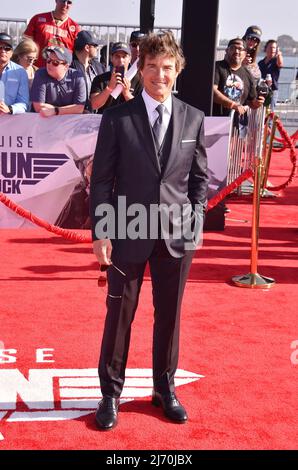 San Diego, Ca. 04.. Mai 2022. Tom Cruise besucht die Weltpremiere „Top Gun: Maverick“ an Bord des USS Midway Museum am 04. Mai 2022 in San Diego, Kalifornien. Kredit: Jeffrey Mayer/Jtm Fotos/Media Punch/Alamy Live News Stockfoto