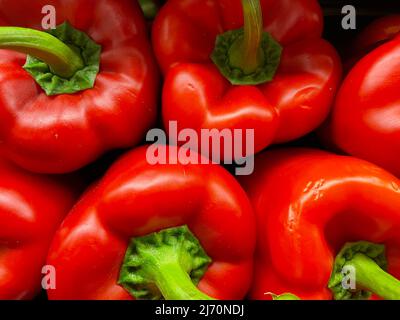 Augusta, GA USA - 01 19 22: Rote Paprika in einem Einzelhandelsgeschäft Produktion Abteilung Stockfoto