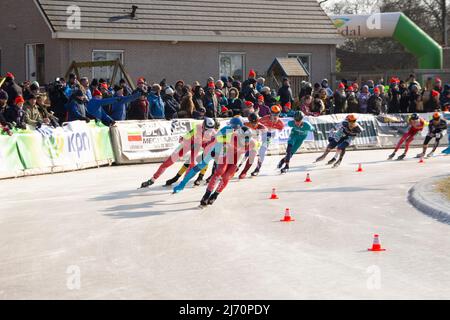 Marathon Eisschnelllauf auf Natureis im Freien in Noordlaren in Drenthe, Niederlande Stockfoto