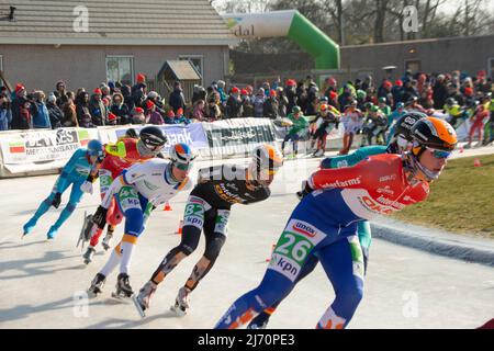 Marathon Eisschnelllauf auf Natureis im Freien in Noordlaren in Drenthe, Niederlande Stockfoto