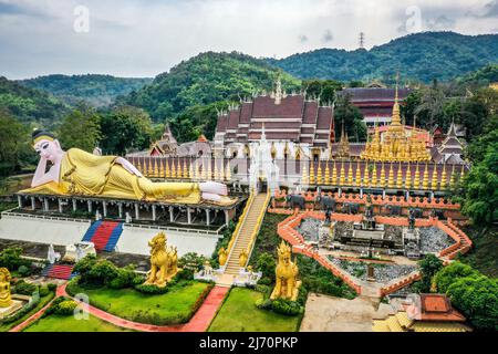 Wat Phrathat Suthon Mongkhon Khiri Tempelkomplex in Phrae, Thailand Stockfoto