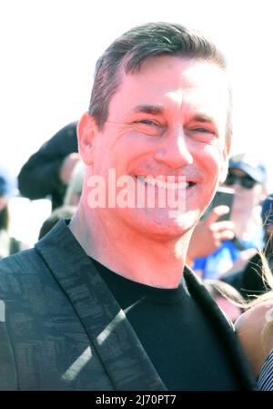 San Diego, California, USA 4.. Mai 2022 Schauspieler Jon Hamm nimmt an der Weltpremiere von Top Gun: Maverick auf der USS MIDWAY am 4. Mai 2022 in San Diego, Kalifornien, USA, Teil. Foto von Barry King/Alamy Live News Stockfoto