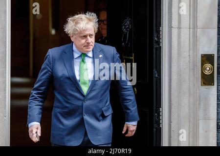 London, Großbritannien. 5.. Mai 2022, Downing Street, London, UK. Der britische Premierminister Boris Johnson, Begrüßt den japanischen Premierminister Fumio Kishida in der Downing Street, London, Großbritannien. Es wird erwartet, dass der Premierminister und sein japanischer Amtskollege die Beziehungen des Vereinigten Königreichs zu unserem engsten asiatischen Sicherheitspartner vertiefen und die Zusammenarbeit in den Bereichen Verteidigung, Handel und grüne Energie rasch beschleunigen werden. Amanda Rose/Alamy Live News Stockfoto