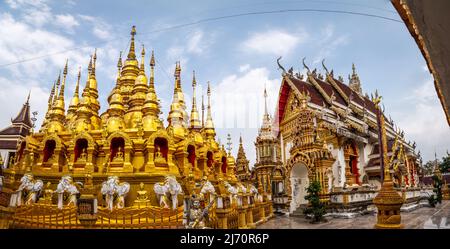 Wat Phrathat Suthon Mongkhon Khiri Tempelkomplex in Phrae, Thailand Stockfoto