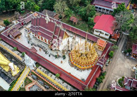 Wat Phrathat Suthon Mongkhon Khiri Tempelkomplex in Phrae, Thailand Stockfoto