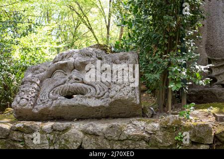 The Monsters Park, Sacred Grove in Bomarzo, Italien, Latium. Gärten von Bomarzo, rätselhafte und groteske, mythologische Skulpturen. Skulptur von Mascheron Stockfoto