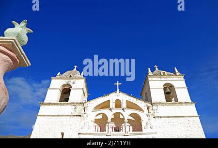 Kirche Santa Ana de Maca im Dorf in der Nähe des Colca Canyon, Maca District, Peru, Südamerika Stockfoto