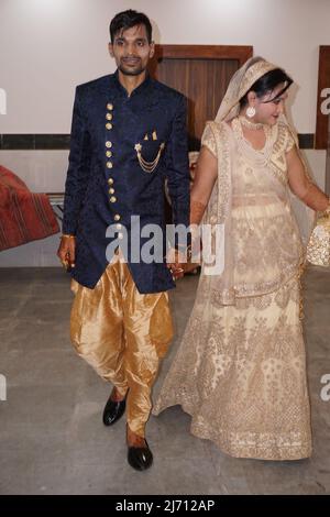 Die traditionelle Hochzeit der indianer findet im Tempel statt. Traditionelle indische Hochzeitszeremonie voller Tradition und Kultur. Stockfoto