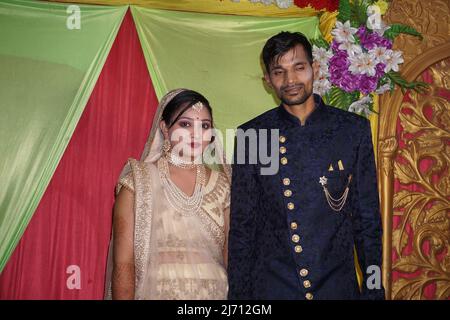 Die traditionelle Hochzeit der indianer findet im Tempel statt. Traditionelle indische Hochzeitszeremonie voller Tradition und Kultur. Stockfoto