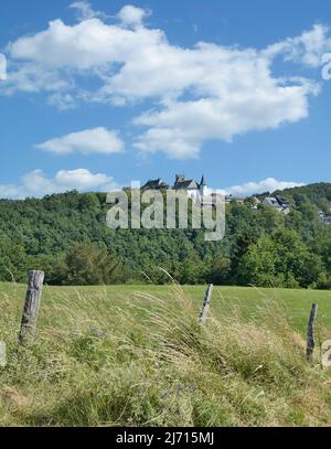 Blick auf Schloss Wildenburg in der Eifel Stockfoto