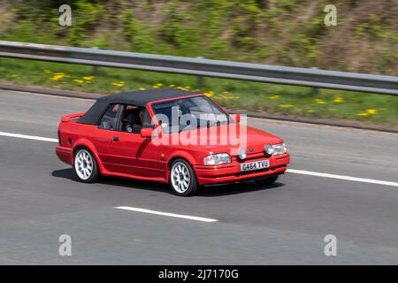 1990 90s Neunzigern Red Ford Escort Turbo 1597cc Benziner 5-Gang-Schaltgetriebe auf der Autobahn M61 Großbritannien Stockfoto