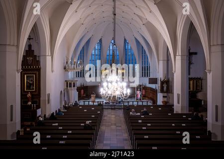 Danzig,PL-15 Mar 22: Innenraum der wunderschönen Pfarrkirche unserer Lieben Frau, Königin der Polnischen Krone in Danzig an der Polanki Straße, Hauptschiff vom b Stockfoto