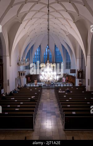 Danzig,PL-15 Mar 22: Innenraum der wunderschönen Pfarrkirche unserer Lieben Frau, Königin der Polnischen Krone in Danzig an der Polanki Straße, Hauptschiff vom b Stockfoto