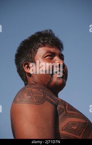 Indigener Mann aus dem Stamm der Asurini von Baixo Amazonas, Pará, Amazonas, Brasilien. 2010. Stockfoto