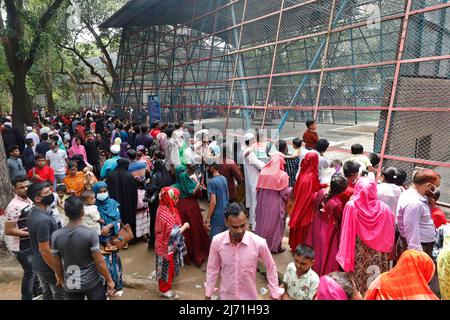 Dhaka, Bangladesch - 05. Mai 2022: Nach zwei Jahren pandemischer Schließung wurde die Wiedereröffnung des Dhaka National Zoo von Tausenden von Besuchern begrüßt Stockfoto