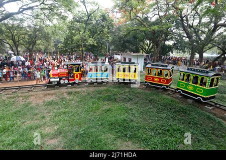 Dhaka, Bangladesch - 05. Mai 2022: Nach zwei Jahren pandemischer Schließung wurde die Wiedereröffnung des Dhaka National Zoo von Tausenden von Besuchern begrüßt Stockfoto