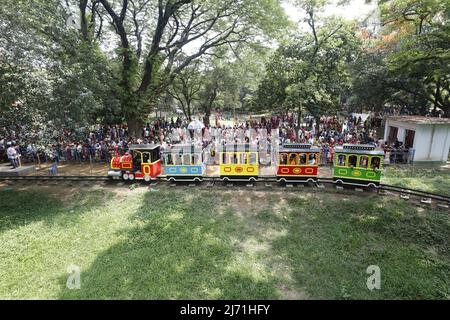 Dhaka, Bangladesch - 05. Mai 2022: Nach zwei Jahren pandemischer Schließung wurde die Wiedereröffnung des Dhaka National Zoo von Tausenden von Besuchern begrüßt Stockfoto