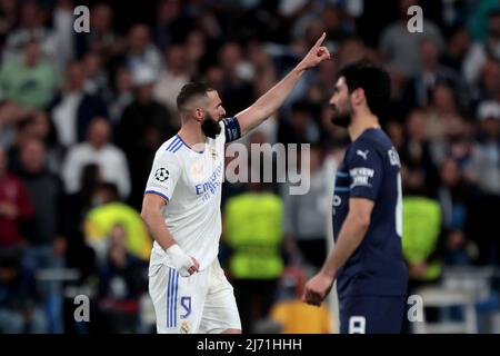 Madrid, Spanien; 04.05.2022.- Real Madrid gegen Manchester City Champions League Halbfinale im Santiago Bernabeu Stadion in Madrid Real Madrid Spieler Karim Benzema feiert sein Tor Stadt Spieler Final Score 3-1 Real Madrid Tore Rodrygo 90 , 91 + 1  und Karim Benzema 95 P. Manchester City erzielt Tore Riyadh Marhez Global Score 6-5 Foto: Juan Carlos Rojas Stockfoto