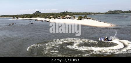 Luftaufnahme von Alter do Chao, saisonaler Strand, der nach dem Verschwinden während der Regenzeit in Santarém, Pará State, Brasilien, aufsteigt. 2013. Stockfoto