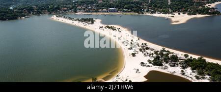 Luftaufnahme von Alter do Chao, saisonaler Strand, der nach dem Verschwinden während der Regenzeit in Santarém, Pará State, Brasilien, aufsteigt. 2013. Stockfoto