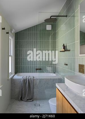 Zweites Badezimmer. Balmain House, Balmain, Australien. Architekt: TW Architects, 2022. Stockfoto