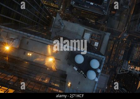 Atemberaubende Aussicht am frühen Abend von der Spitze des Edge-Gebäudes in Manhattan, New York Stockfoto