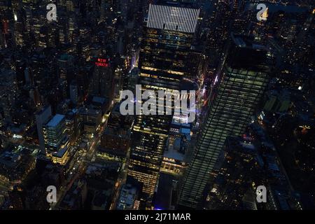 Atemberaubende Aussicht am frühen Abend von der Spitze des Edge-Gebäudes in Manhattan, New York Stockfoto